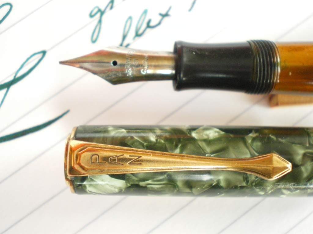 P160 PAN Celluloid Kolbenfüller 006.jpg