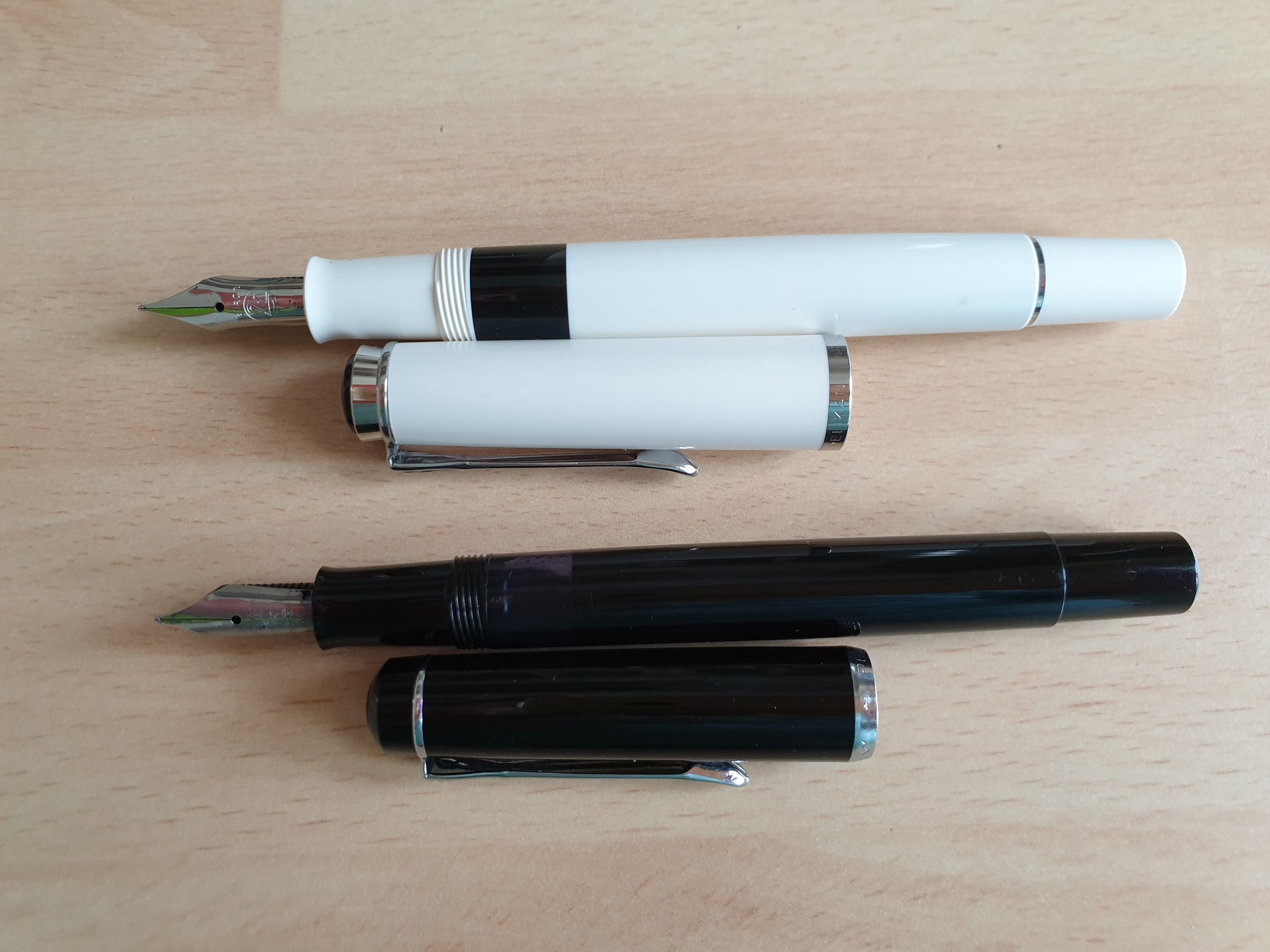 Pelikan-M150-vs-M205-offen.jpg