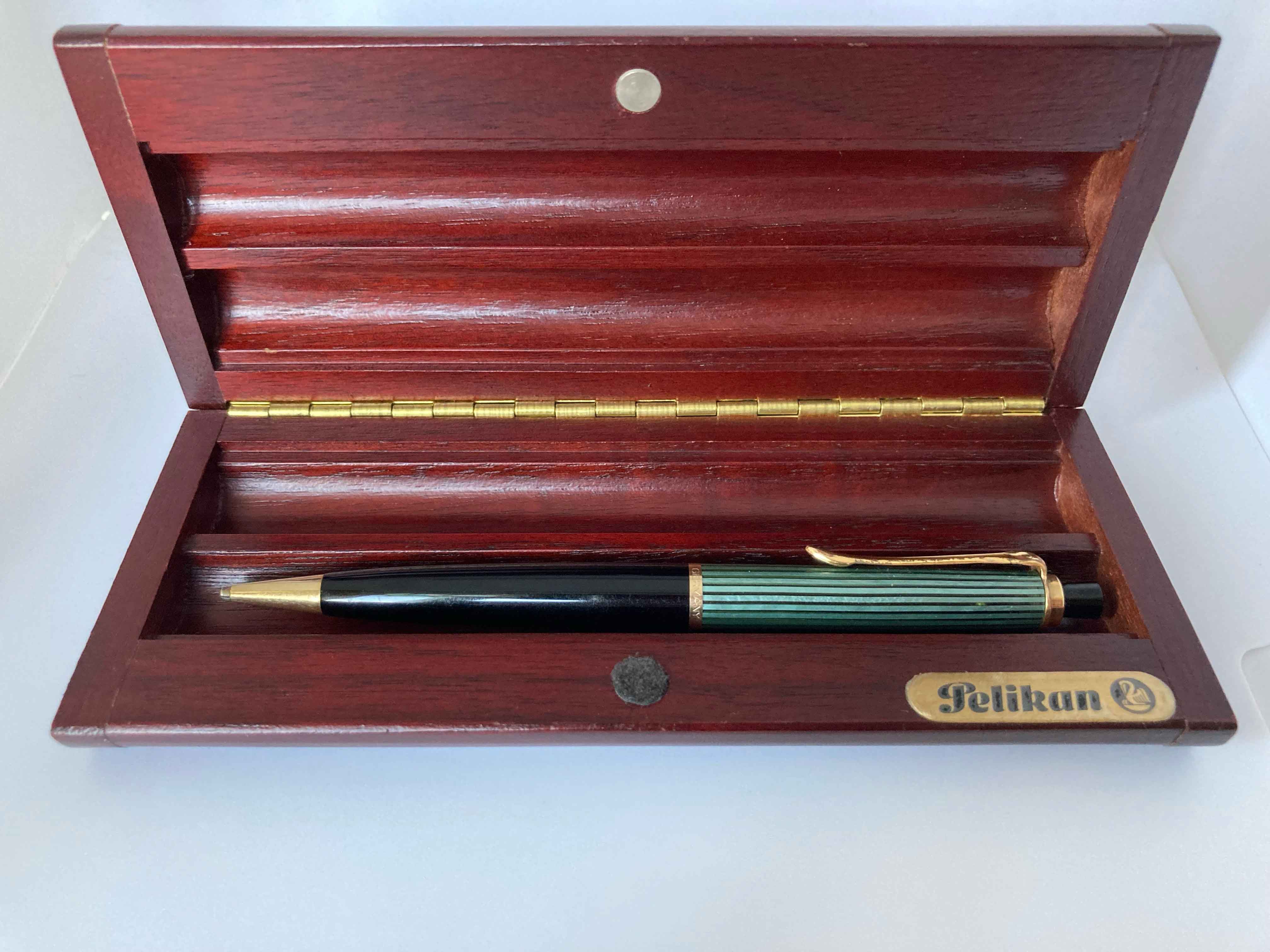 pelikan 450 grün-gestreift.jpg