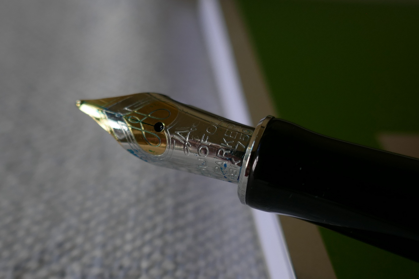 Duofold Nib 18K cropped.JPG