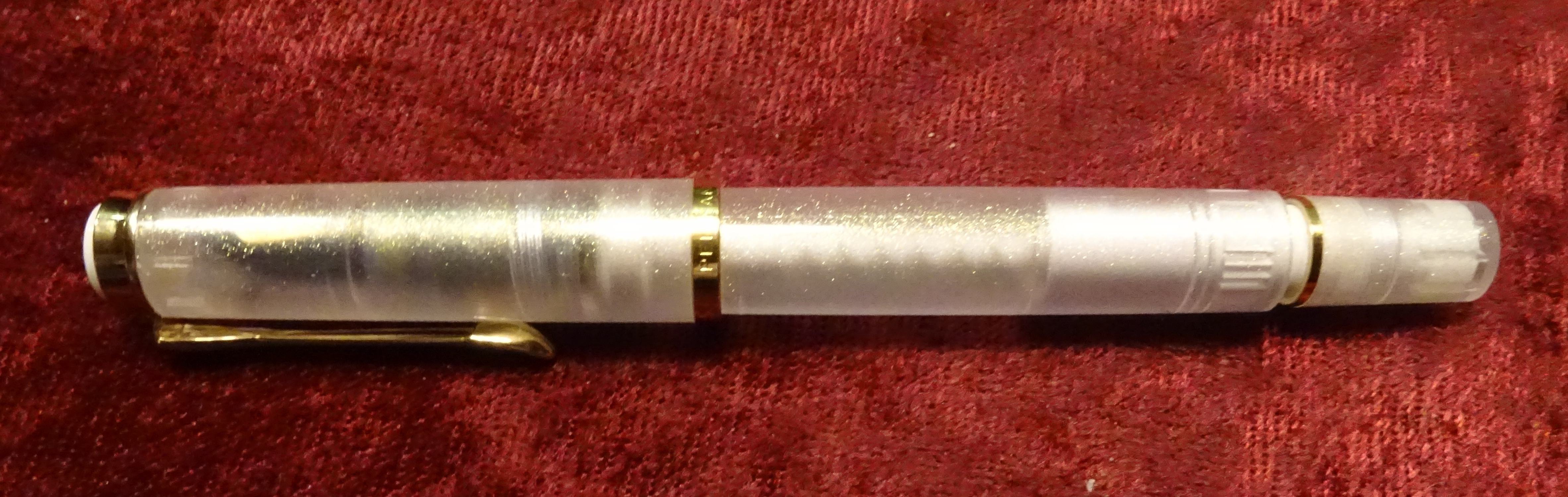 Pelikan M200 Golden Beryl zu.jpg