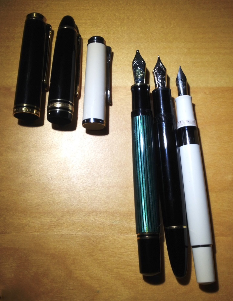 Von links nach rechts - Pelikan M800 (IB) ; Montblanc Meisterstück 146 (M) ; Pelikan M205 (M)