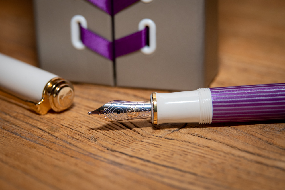 Pelikan M600 violett weiss-3.jpg