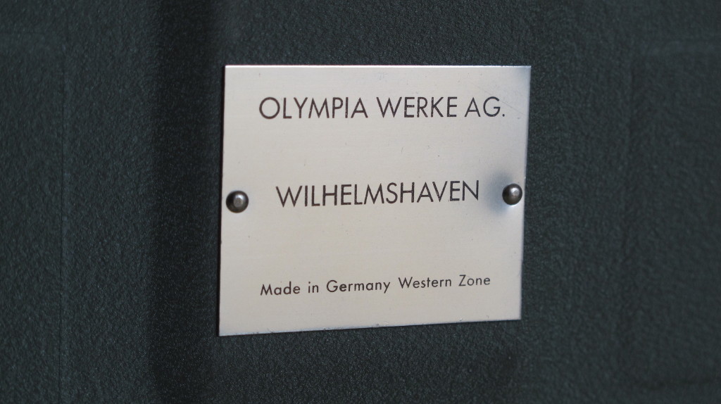 Olympia Typenschild.JPG