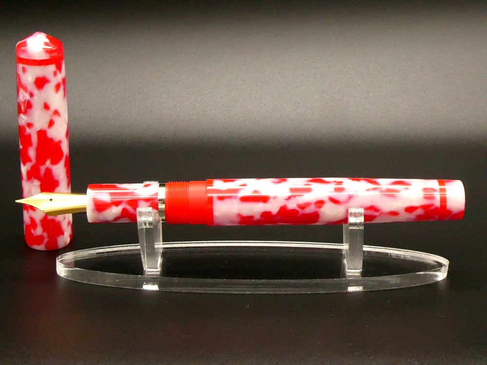 cellulose-acetate-red-white-pearlescent-koi-fountain-pen-fueller-fuellfederhalter-red-trim-P1000628_30%.jpg