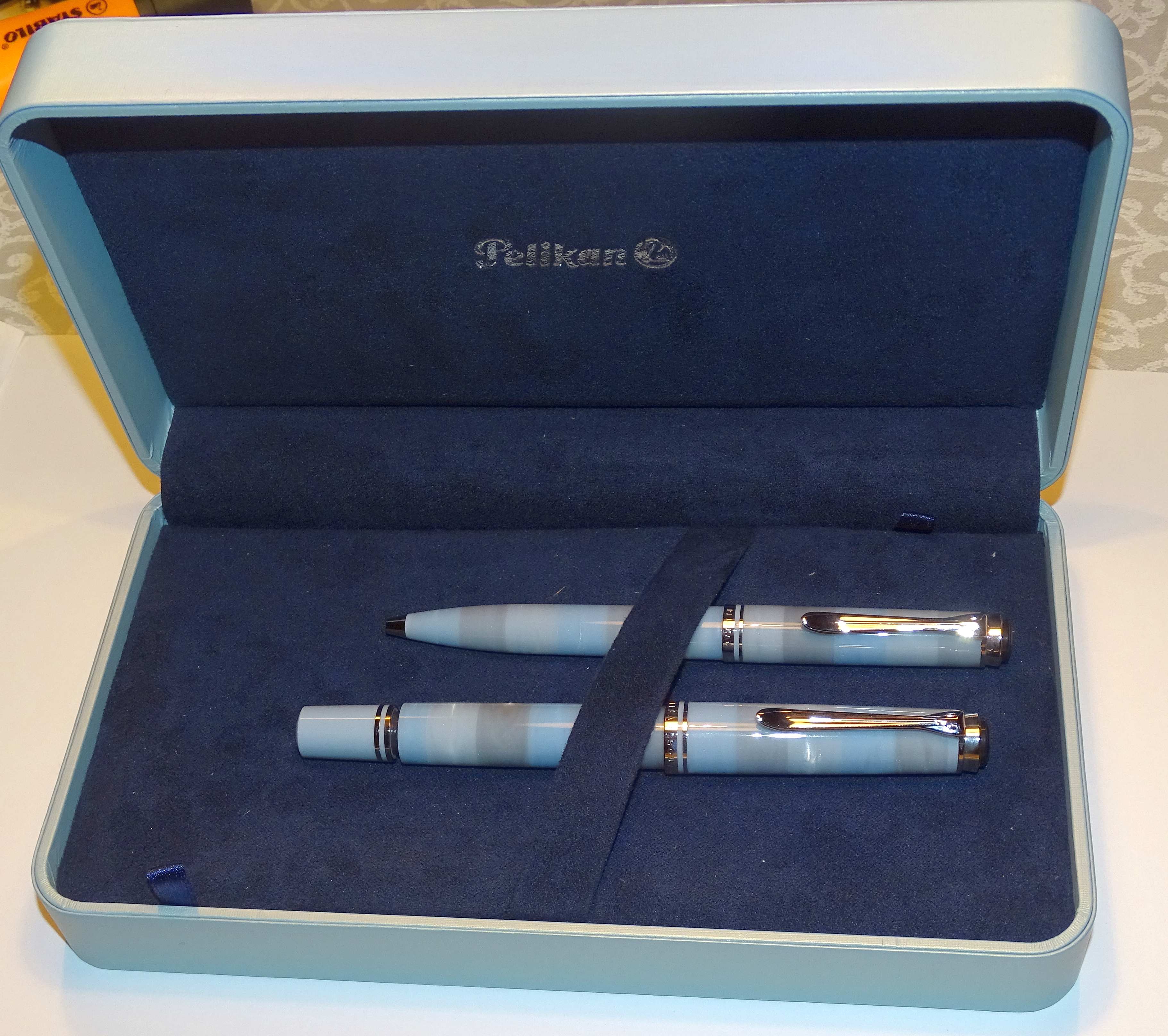 Pelikan M 620 Place de la Concorde Set.jpg