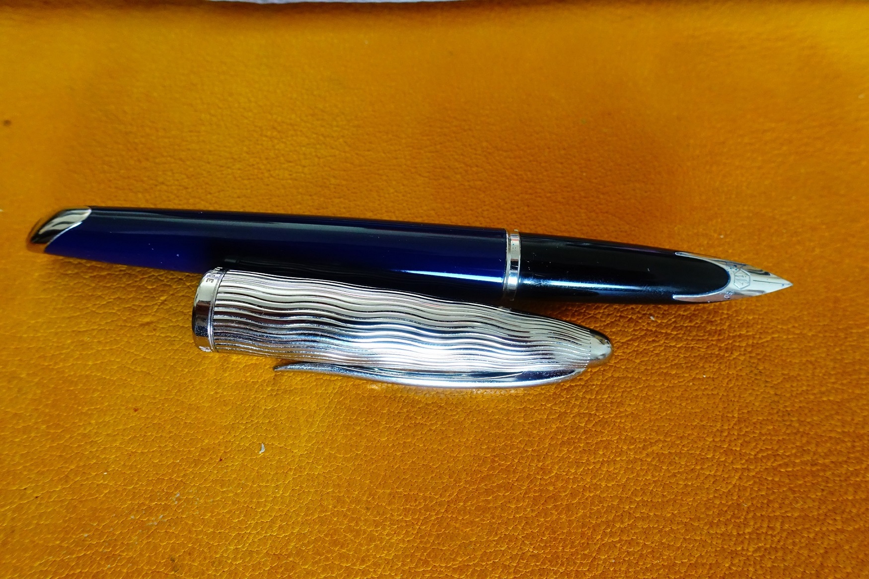 Waterman_Carène_L-Essence-du-Bleu_03b.jpg