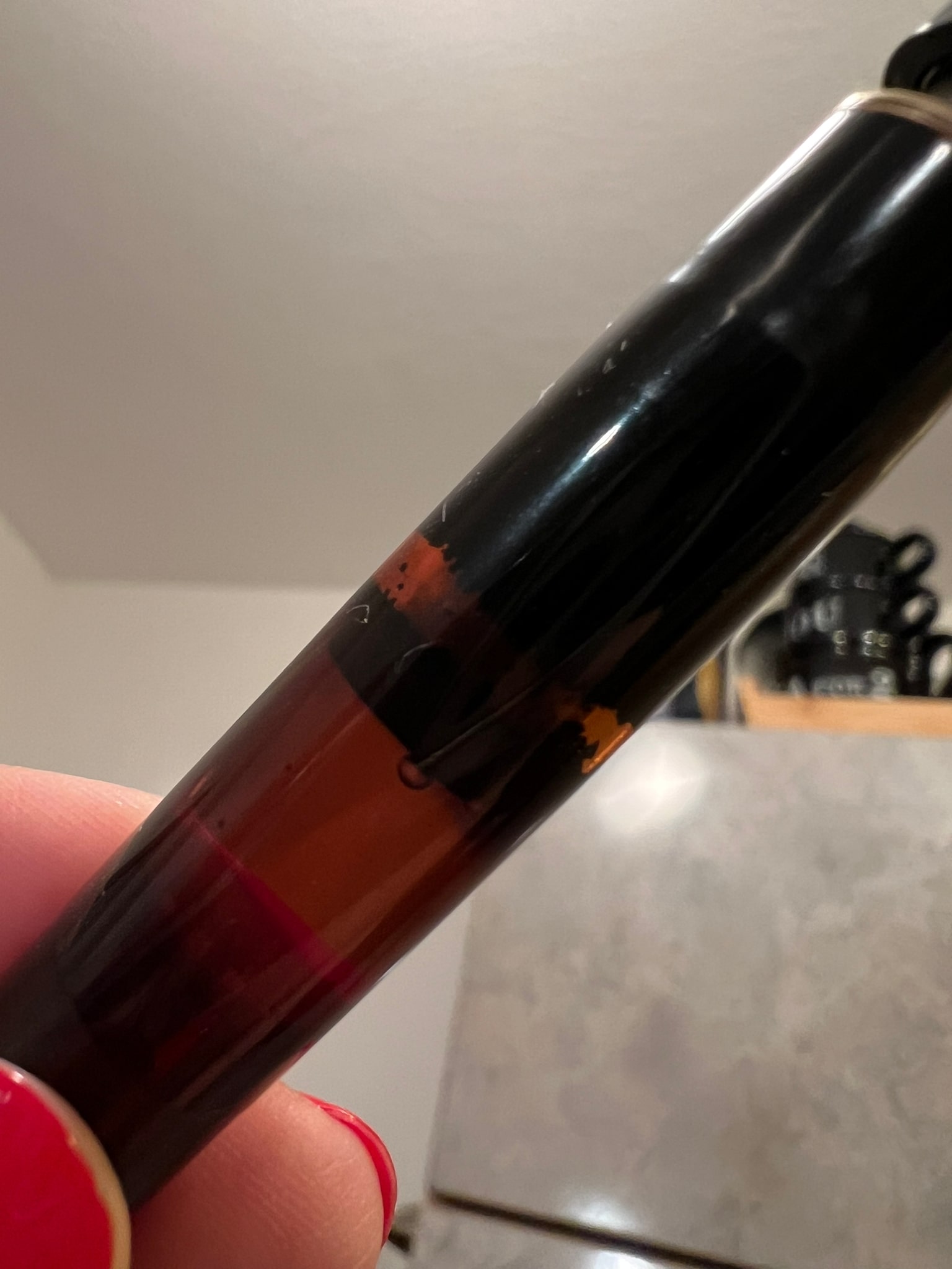 Tinte hinter dem Kolben
