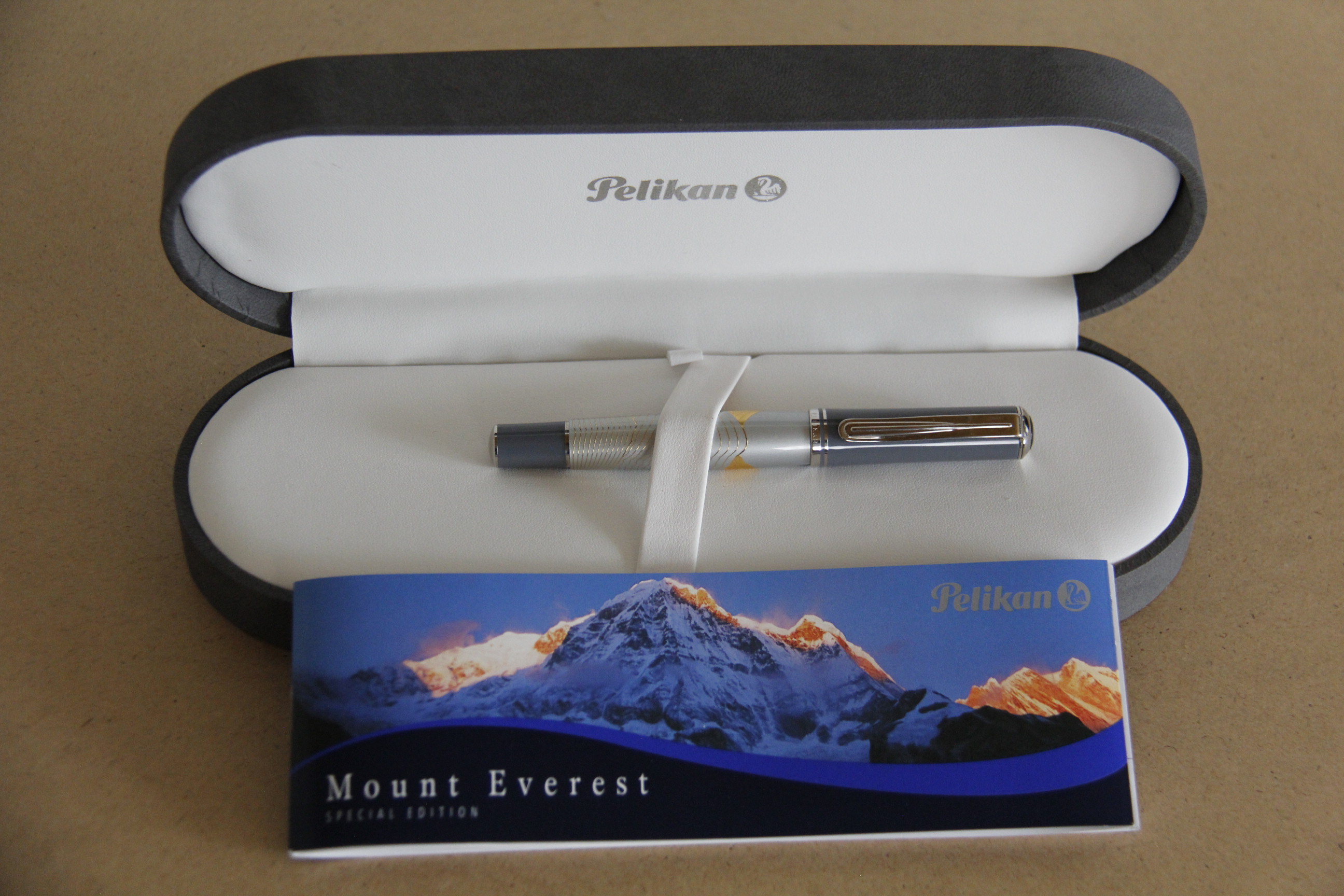 Pelikan Mount Everest .JPG