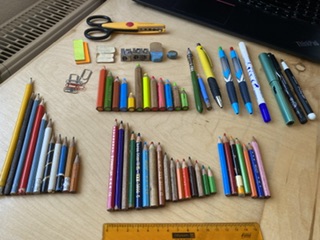 Zufallsaufnahme aus Sommer 2022; während einer laaangen Skype im Homeoffice entstanden.