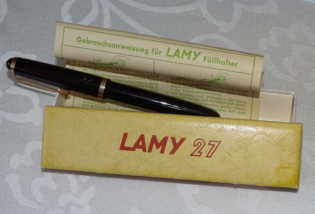 Lamy 27 in Schachtel verkleinertes Format.jpg