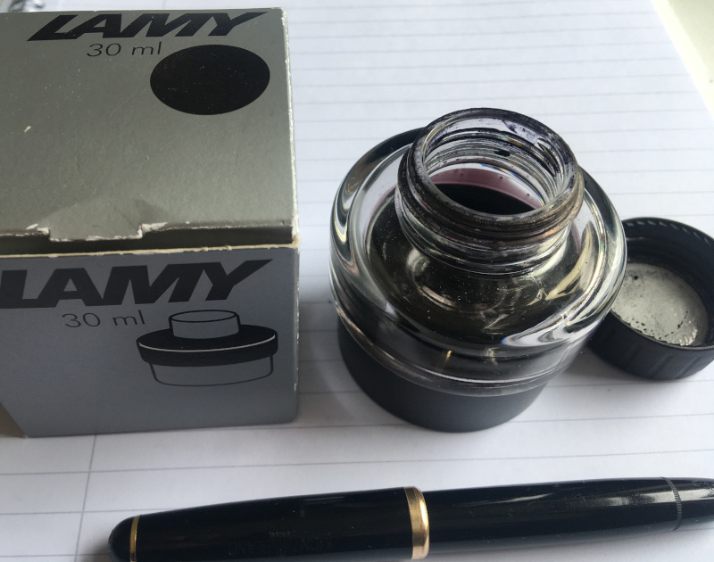 Lamy-Schwarz-Leer.jpg