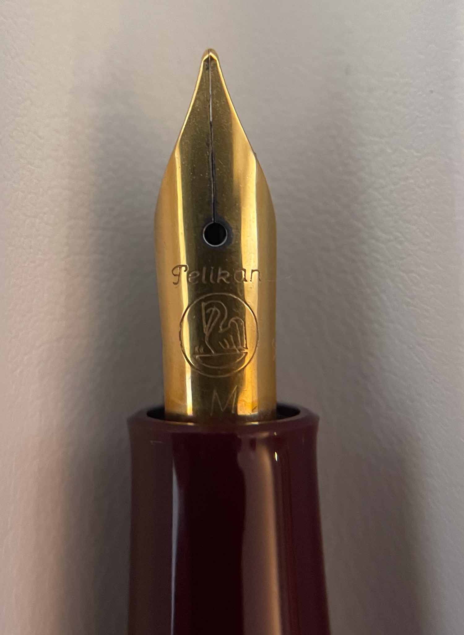 Pelikane-6 M150 OS Schwarz-Bordeaux Feder.jpg