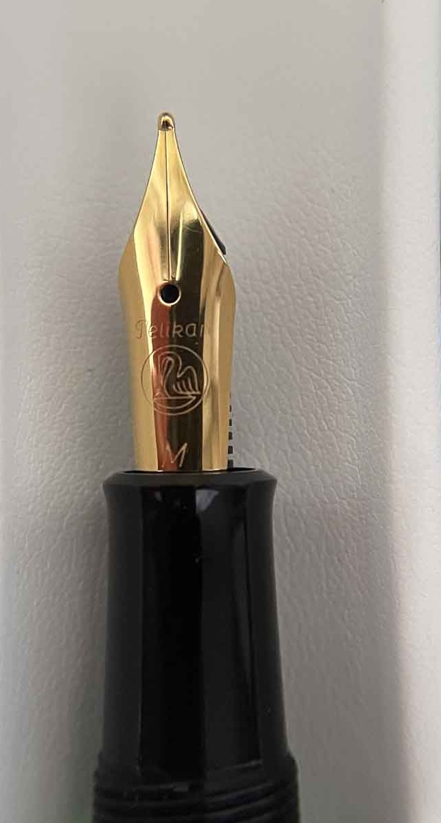 Pelikane-7 M150 OS Grün-Schwarz Feder.jpg