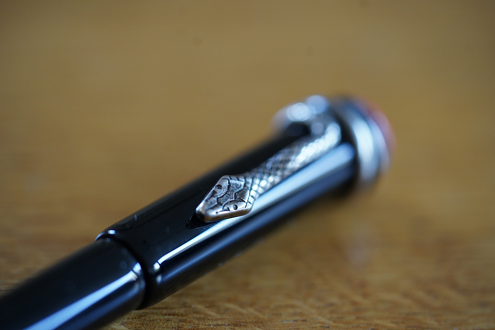 Montblanc_Heritage_Rouge-et-noir_makro_4.jpg