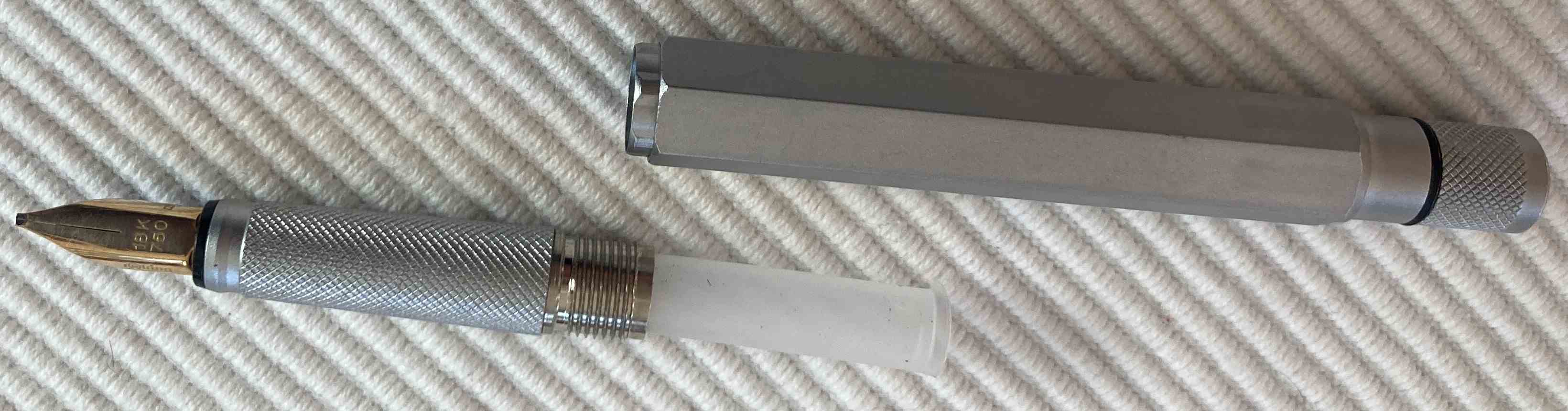 600 Goldfeder silber offen.JPG