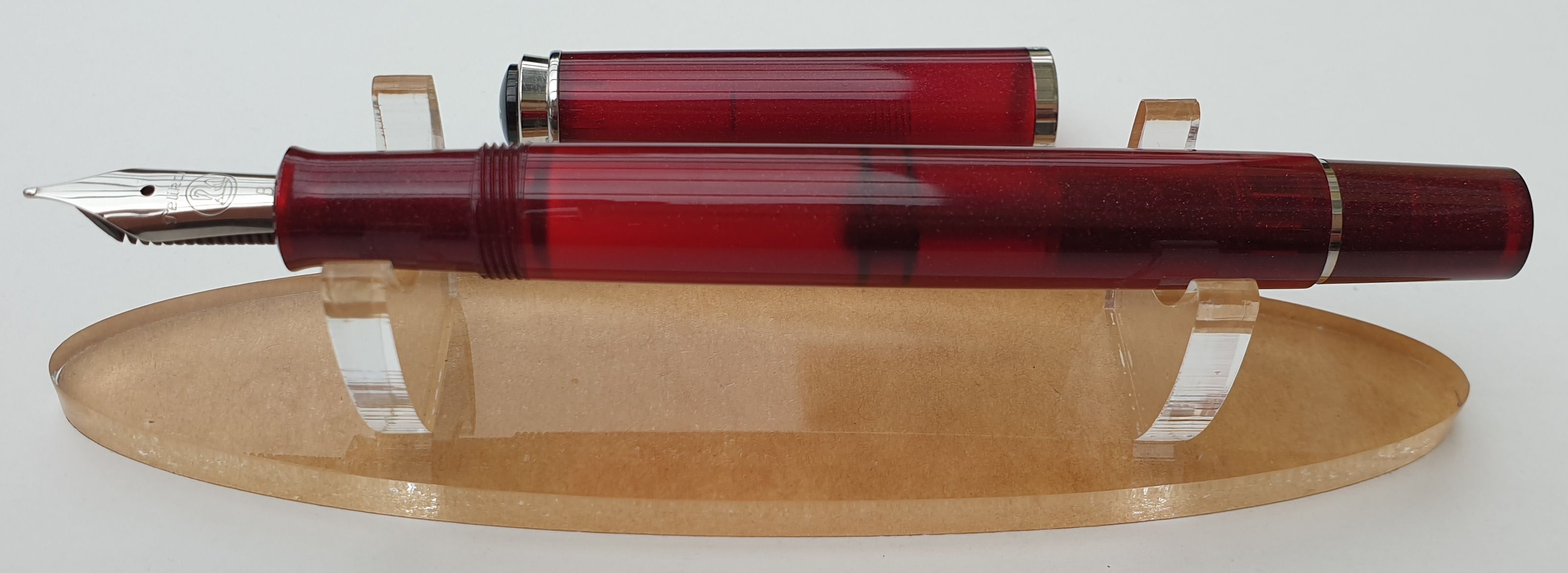 Pelikan-M205-B-Star-Ruby-geöffnet.jpg