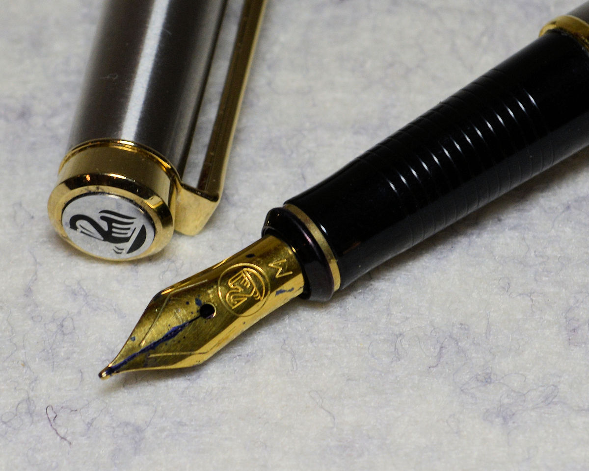 Pelikan-P380Stahl3.jpg