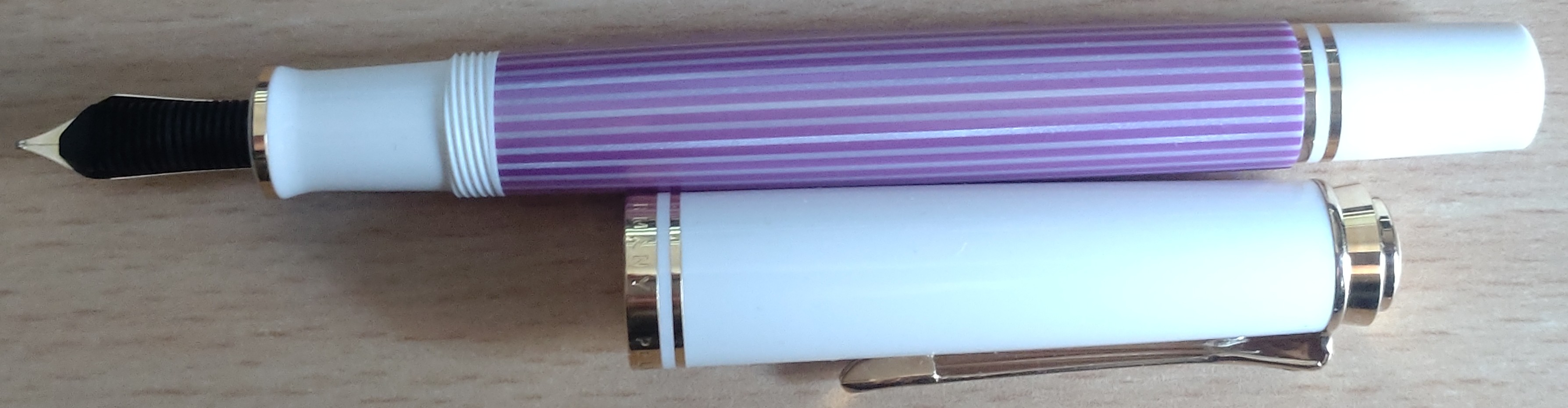 Pelikan M600 Violet White_3.jpg
