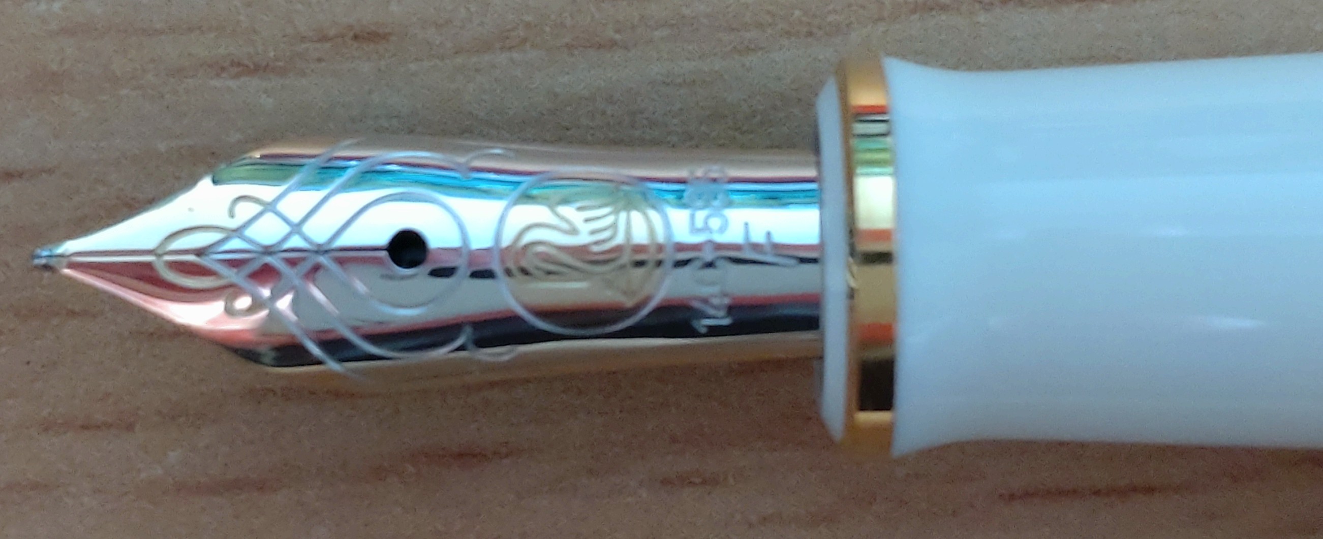 Pelikan M600 Violet White_4.jpg