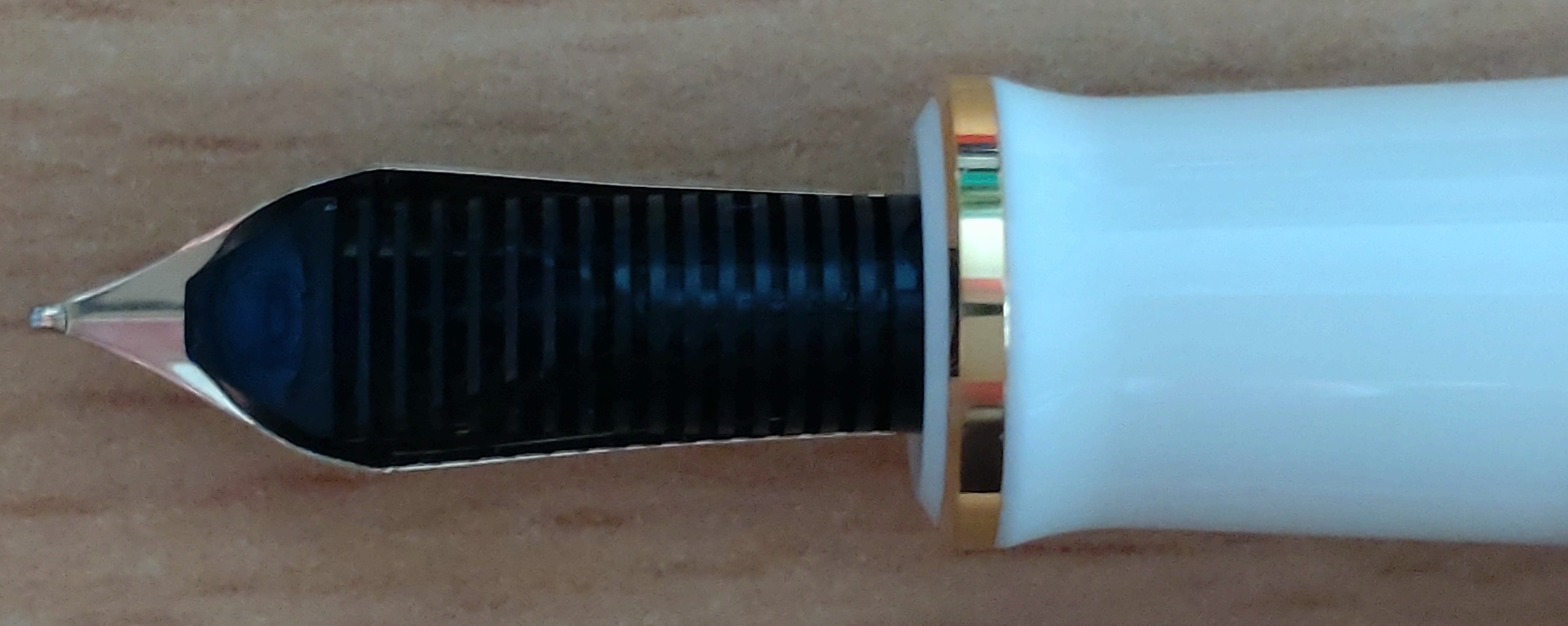 Pelikan M600 Violet White_5.jpg