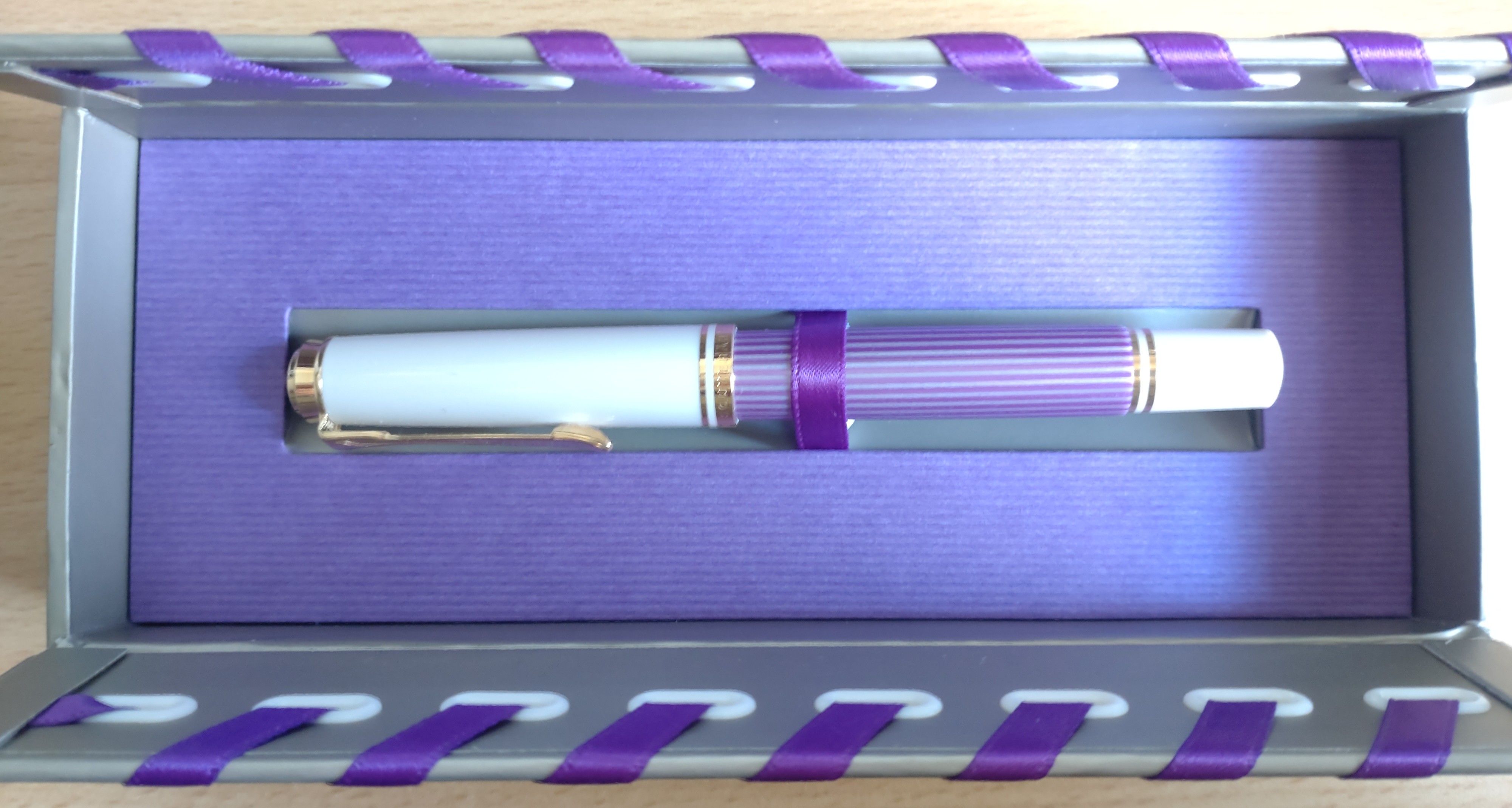 Pelikan M600 Violet White EF_5.jpg