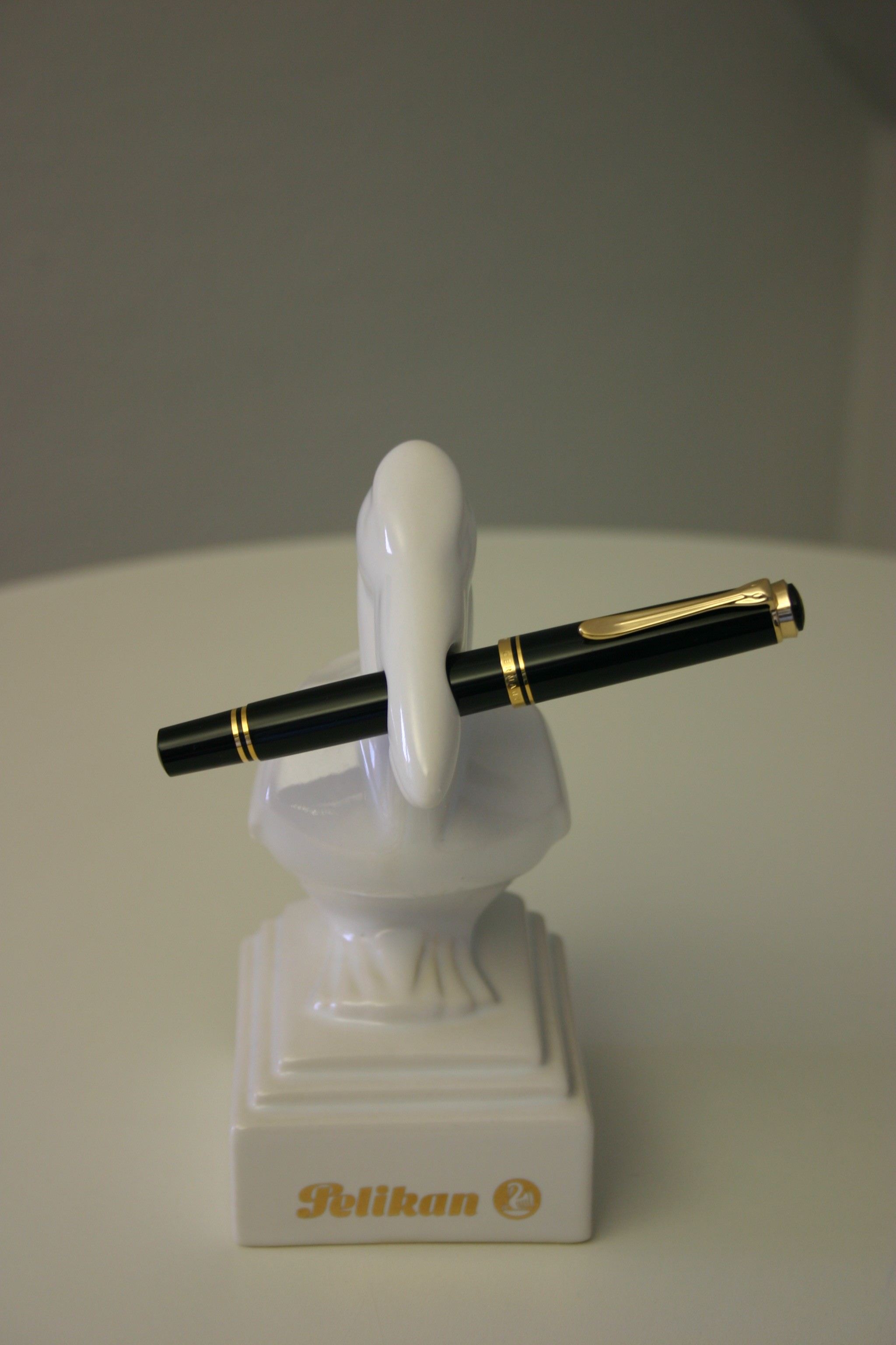 Pelikan Figur groß ().JPG