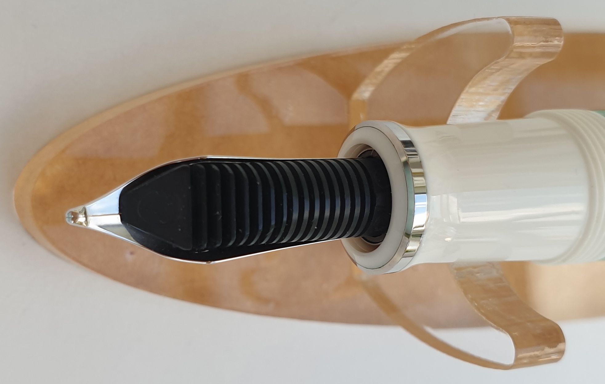 Pelikan-M605-B-grün-weiß-Tintenleiter.jpg