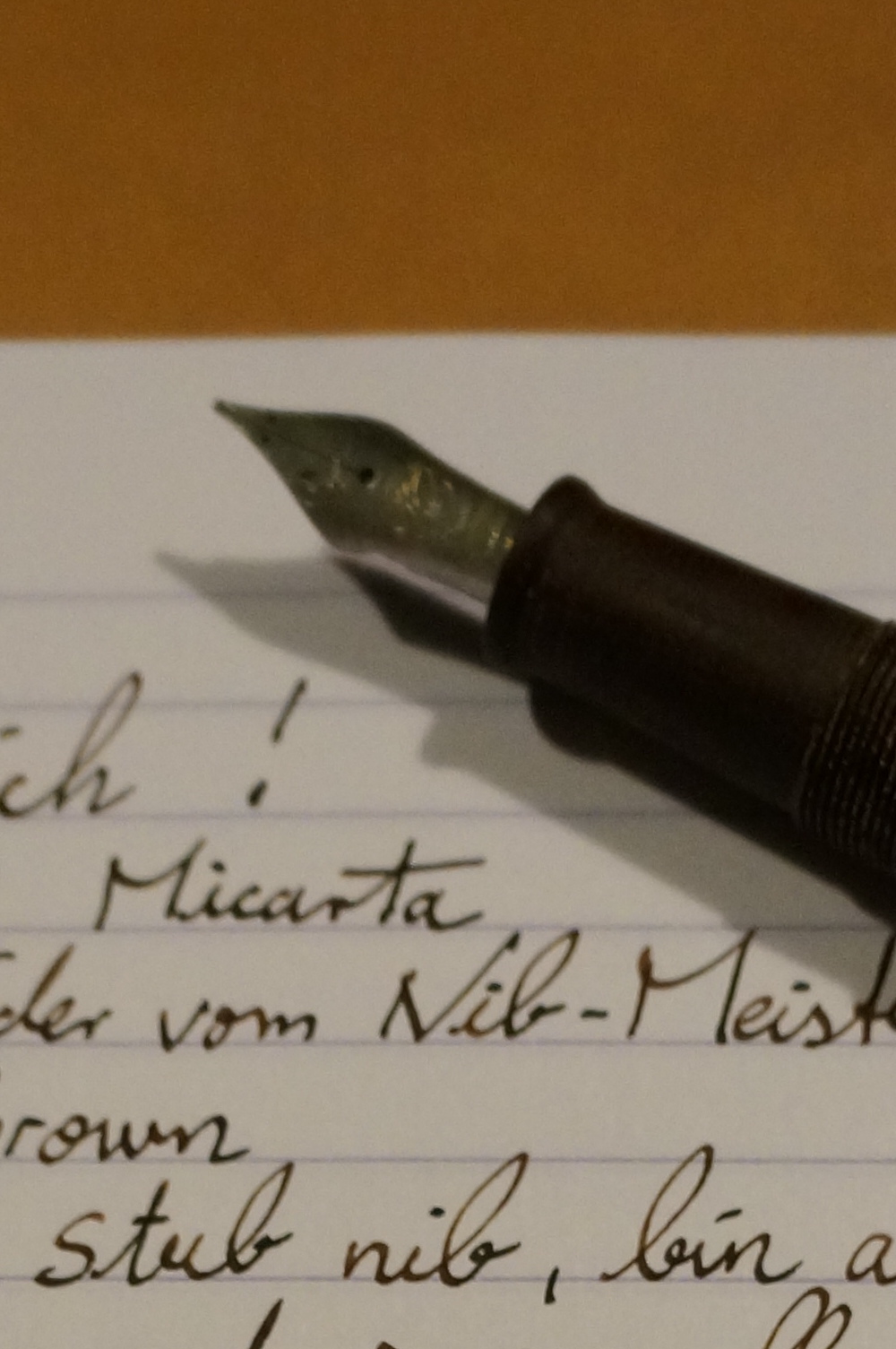 Wie gesagt: Die Feder ist silber, nicht gold.