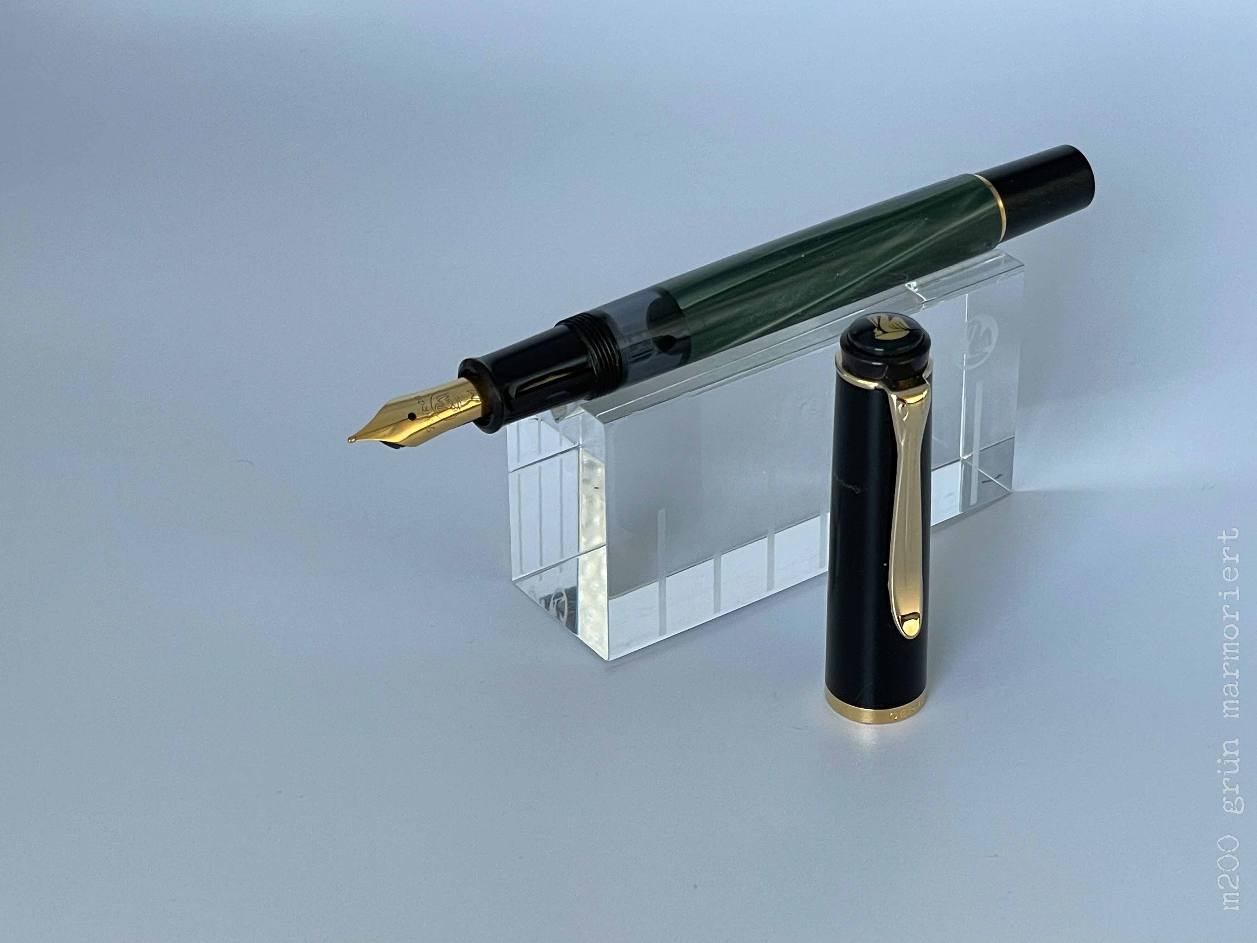 M200 grün-marmoriert