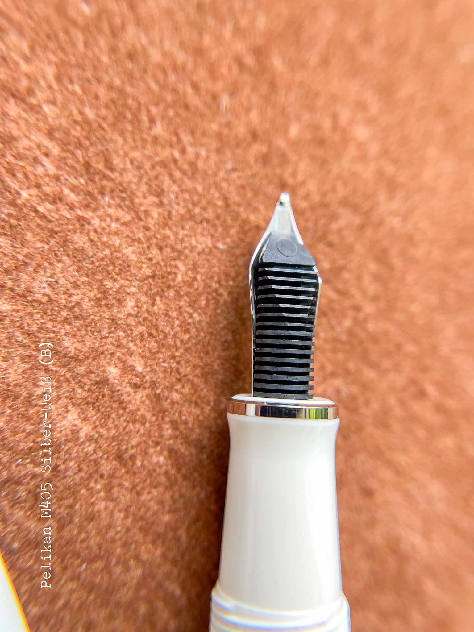 Pelikan M405 Silber-Weiß-2.jpg