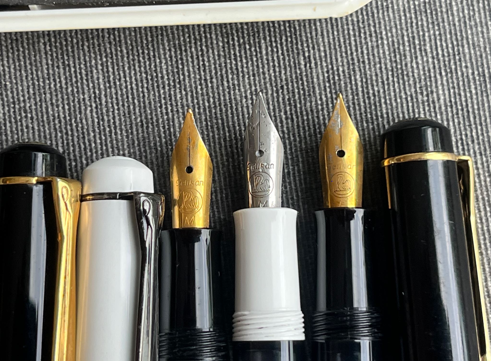 Pelikan_M100_M150_Old_Style_Triple_03.JPG
