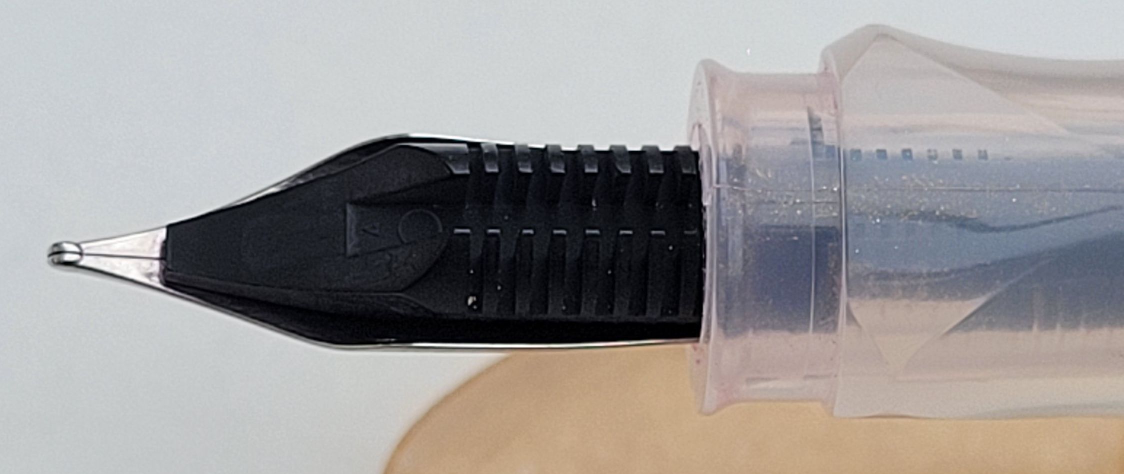 TWSBI-GO-M-transparent-Feder-von-unten.jpg