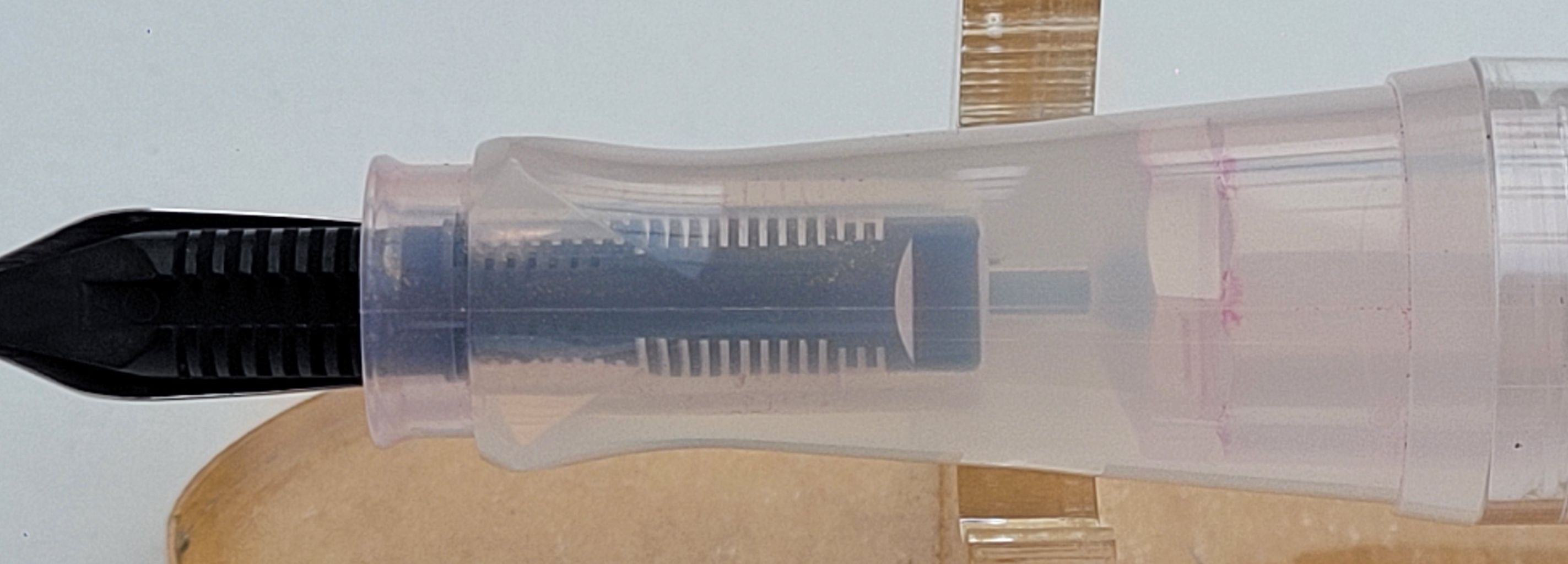 TWSBI-GO-M-transparent-Griffstück-verfärbt.jpg