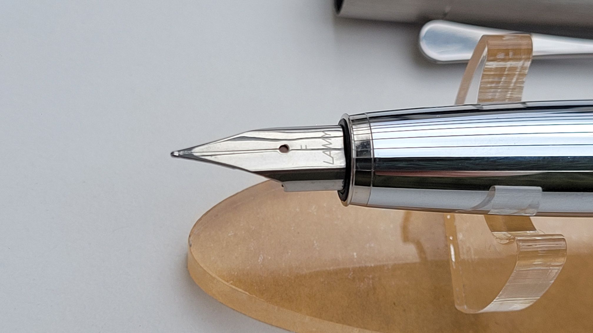 Lamy-Studio-F-brushed-Feder-von-oben-LR.jpg