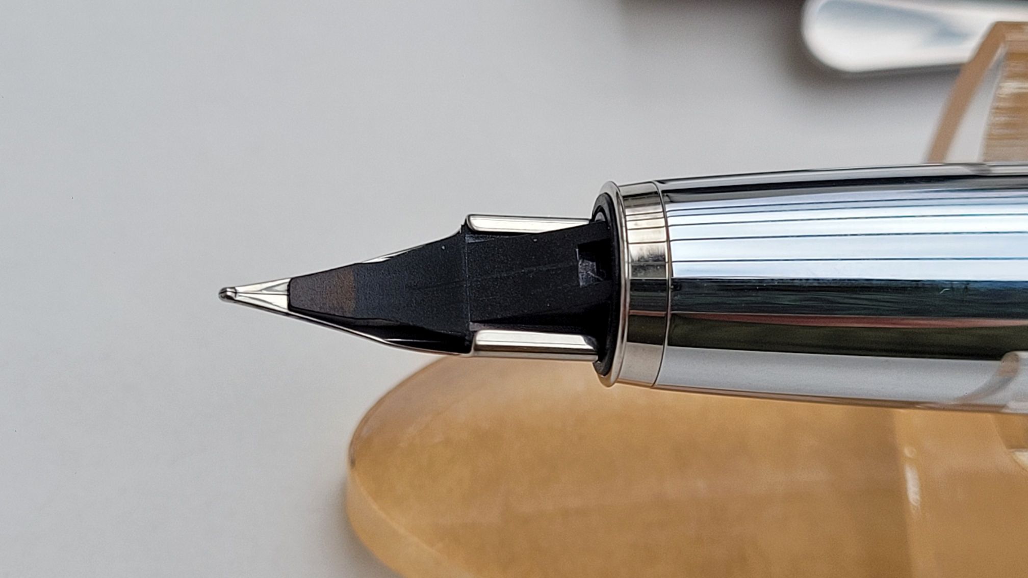 Lamy-Studio-F-brushed-Feder-von-unten-LR.jpg