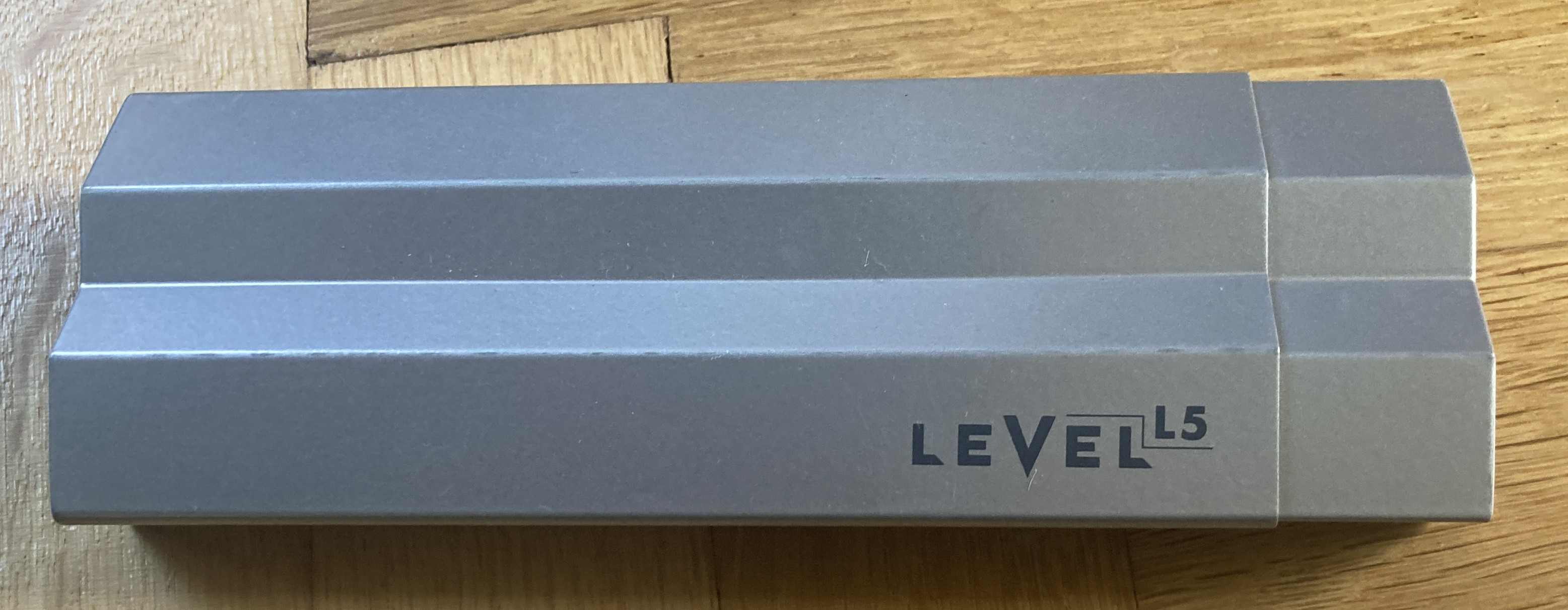 Level L5  Etui geschlossen.JPG