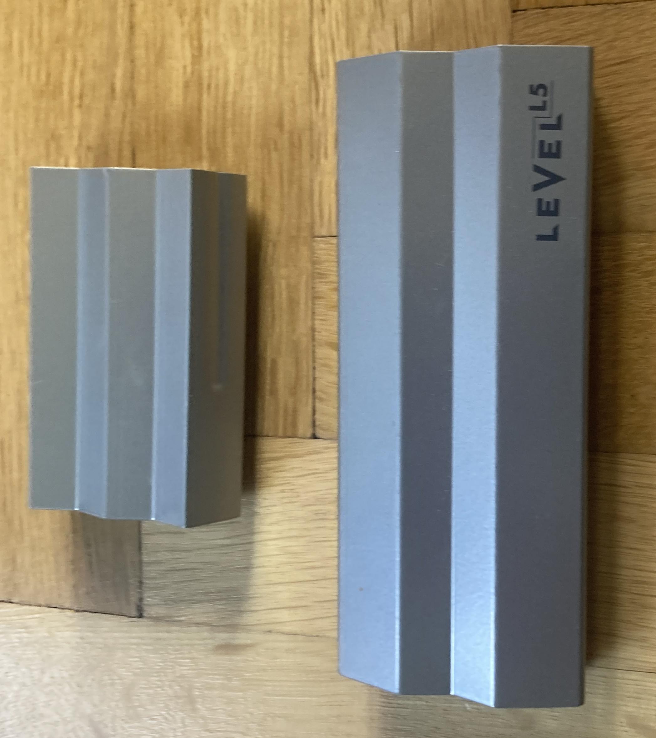 Level L5 Etui offen.JPG