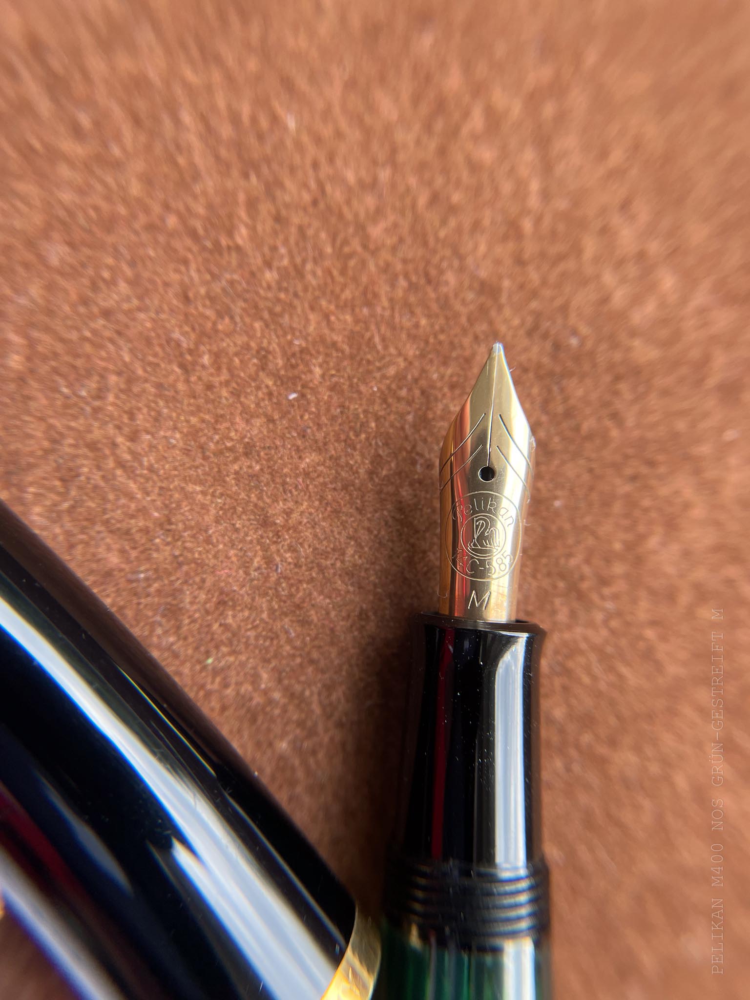 Pelikan M400 OS Grün-Gestreift M-1.jpg