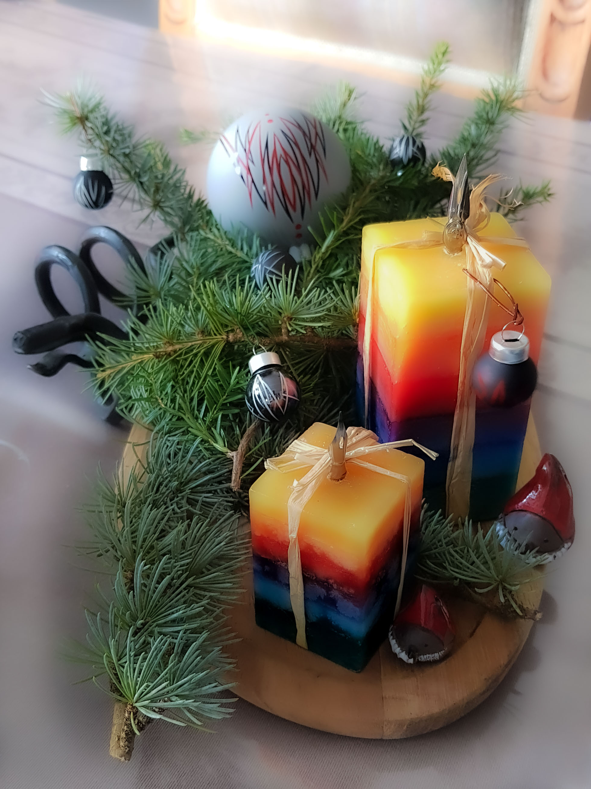 bunte Kerzen groß und klein.jpg