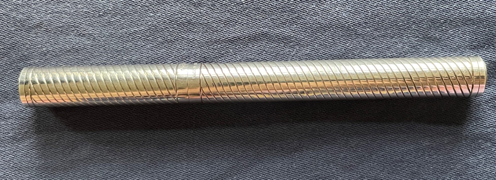 S.T. Dupont Lady Mascara 01.jpg