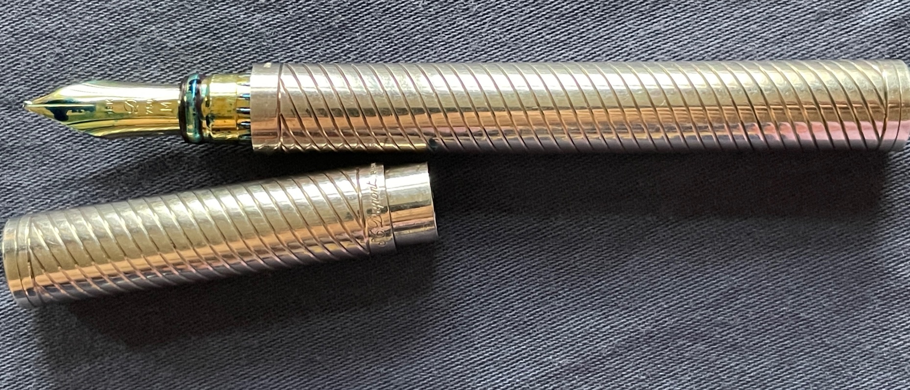 S.T. Dupont Lady Mascara 02.jpg