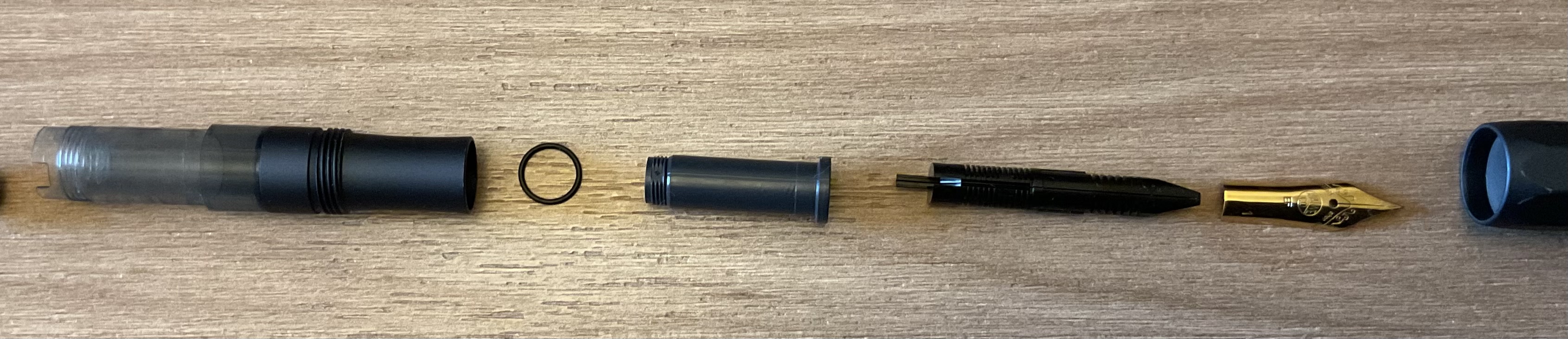Kaweco Piston Sport AL Navy zerlegt mittig.jpeg
