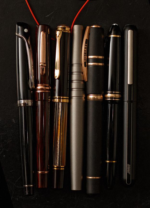 So you think you were the Loolatsch, huh? v.l.n.r.: Sheaffer Valor, Stipula Puccini, Pelikan Souverän 800, Namisu, Visconti Homo Sapiens Bronze Oversize, Meisterstück 146, Lamy Dialog 3.