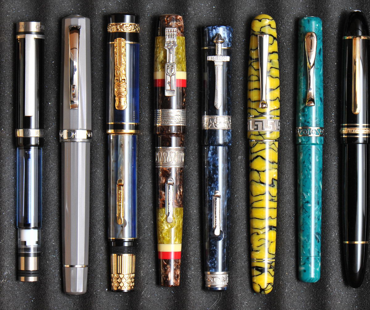 Von links nach rechts: Conid Regular Bulkfiller, Omas Paragon, Delta Kanaka Maoli, Delta Adivasi, Delta Tuareg, Delta Pompei, Visconti Florentina, MB 149