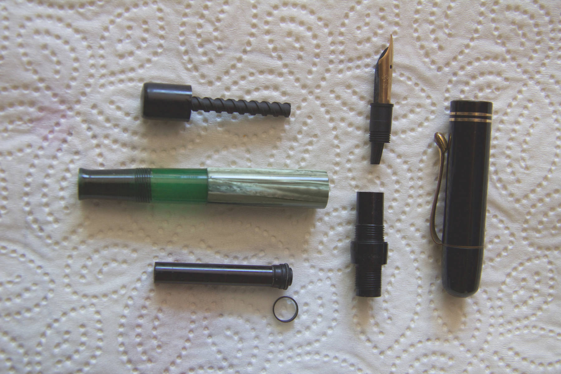 Pelikan 100 zerlegt