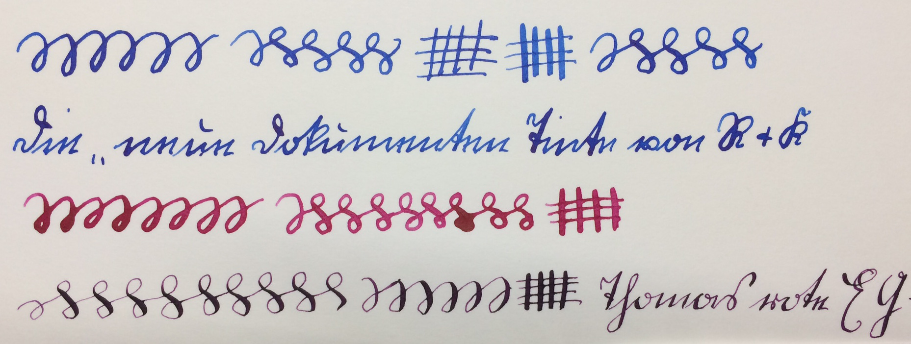 dokumentus Hellblau Magenta.JPG