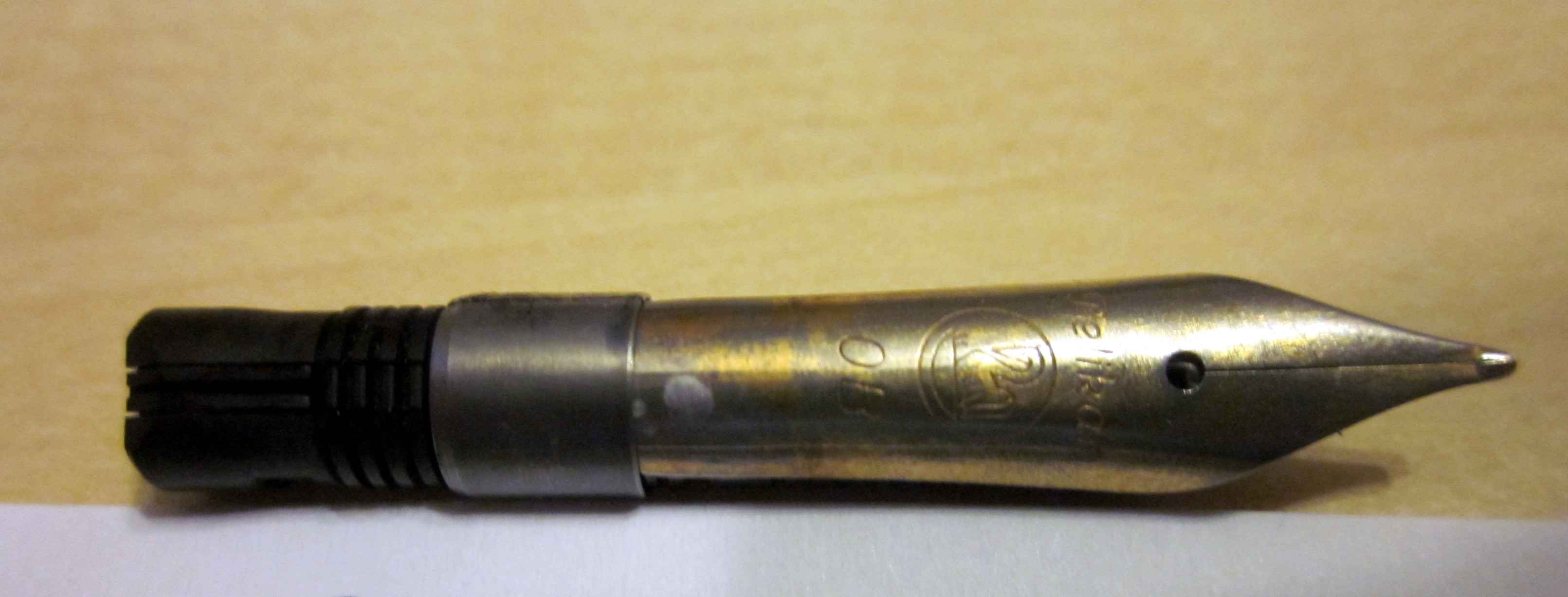 Pelikan_unbekannt_Feder_k.JPG