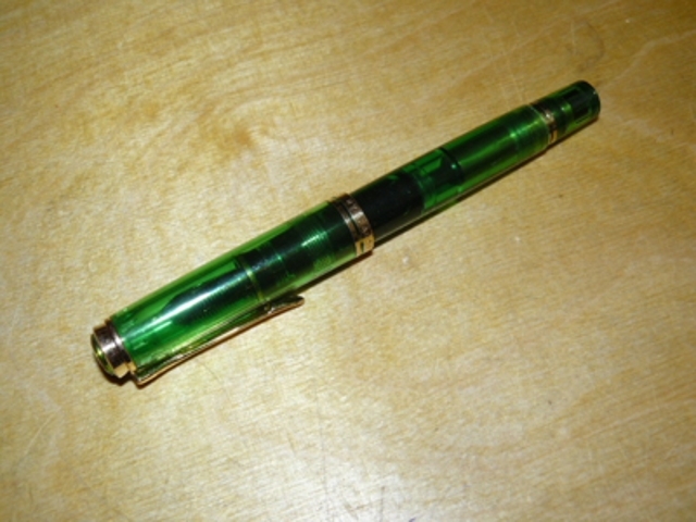 Pelikan.Transparent.Gruen. 001.JPG
