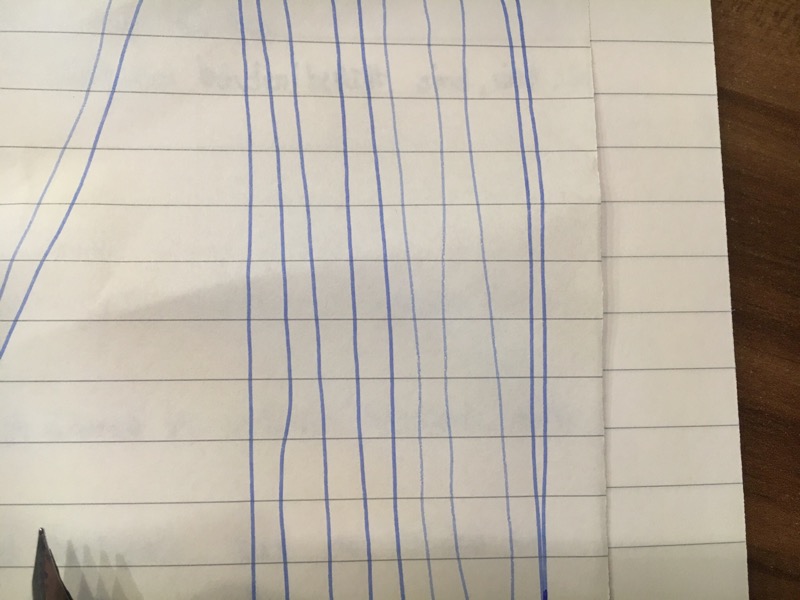 Linien 3, 4 und 5 zeigen wie es aussieht wenn ich ohne Druck schreiben. Damit es so wie bei den anderen Linien aussieht brauch ich Druck.